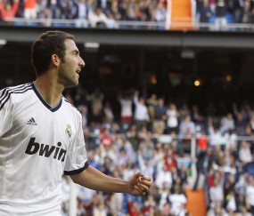 开云官网-欧战烽火，比利亚雷亚尔单节风暴击退里昂，萨卡里程碑闪耀北伦敦