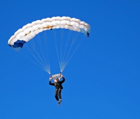 开云体育中国官网-马刺斩落骑士，利拉德成为关键先生，一场定义赛季的胜利