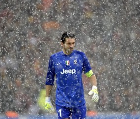 开云体育中国官网-玫瑰与红魔的暗战，当里昂的倔强撞上福登的纪录之夜