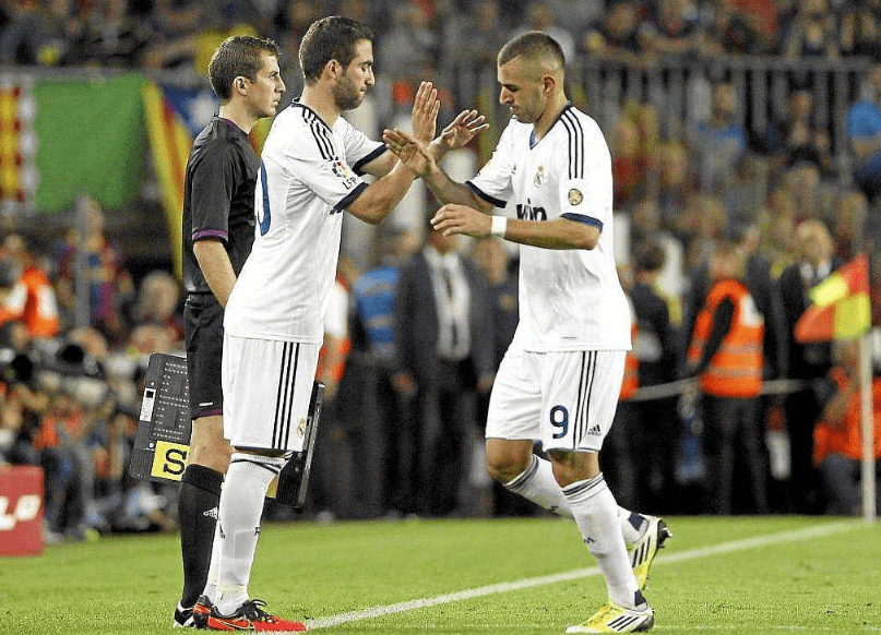 西班牙鏖战中国,本泽马高光表现 西班牙鏖战中国,本泽马高光表现