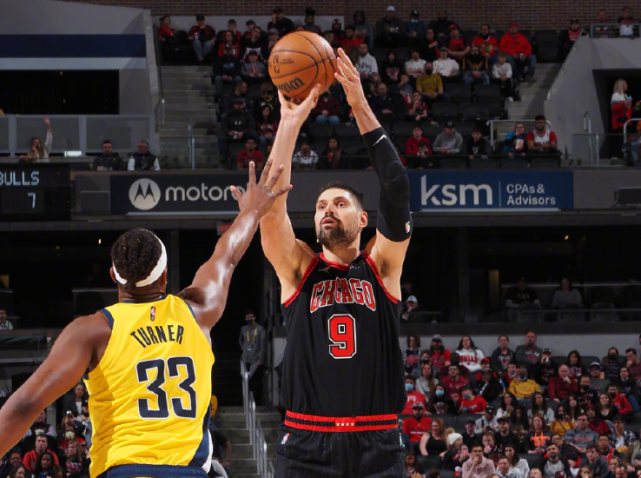 福建队翻盘篮网，德罗赞带队取胜