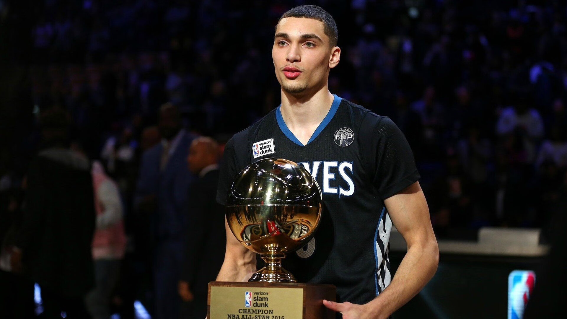 福克斯关键三分定乾坤，湖人鏖战险胜活塞晋级