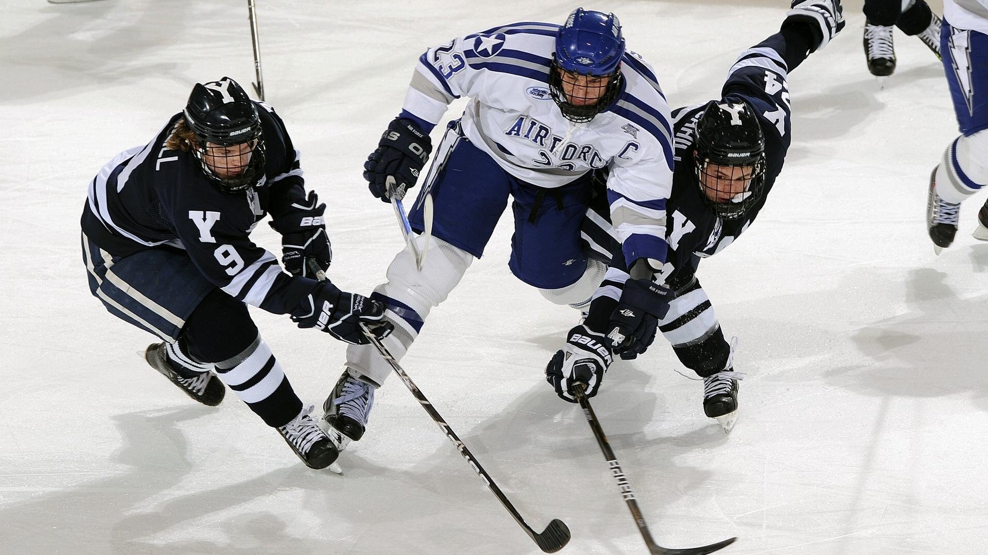 青岛队力克辽宁队，陶汉林统治全场，一场属于内线的胜利